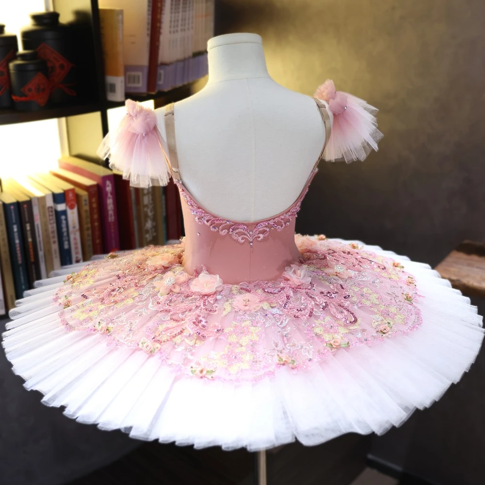 Tut&uacute; de plato de ballet hecho a mano floral rosa