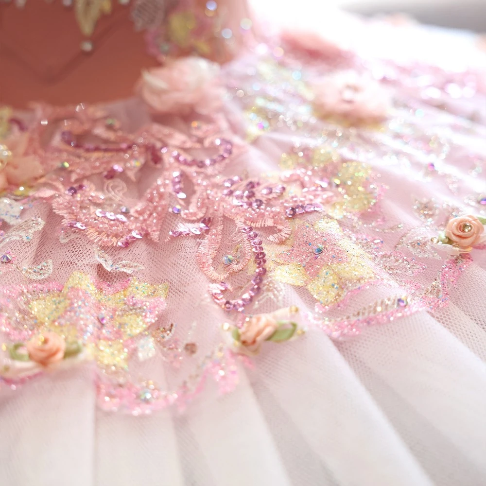 Tut&uacute; de plato de ballet hecho a mano floral rosa