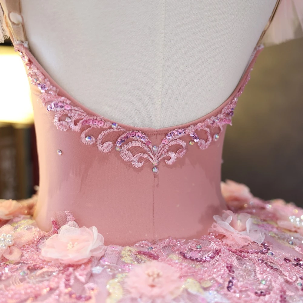 Tut&uacute; de plato de ballet hecho a mano floral rosa