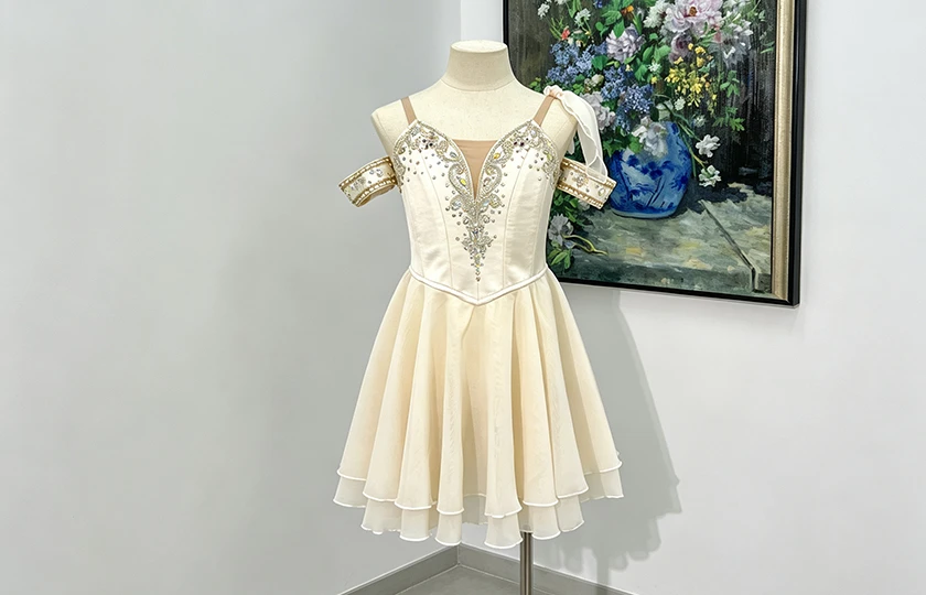 Vestido de ballet de gasa adornado con diamantes de imitaci&oacute;n para espect&aacute;culo | R0320