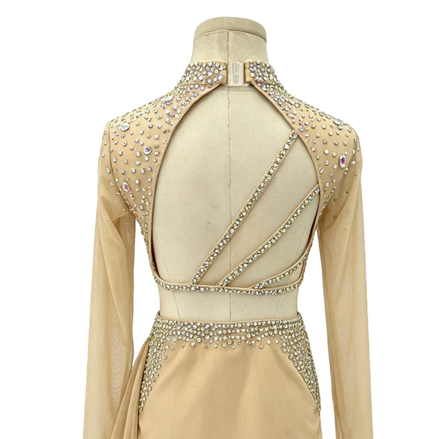 Traje de danza l&iacute;rica de 2 piezas con cuello alto y diamantes de imitaci&oacute;n color nude | R0985