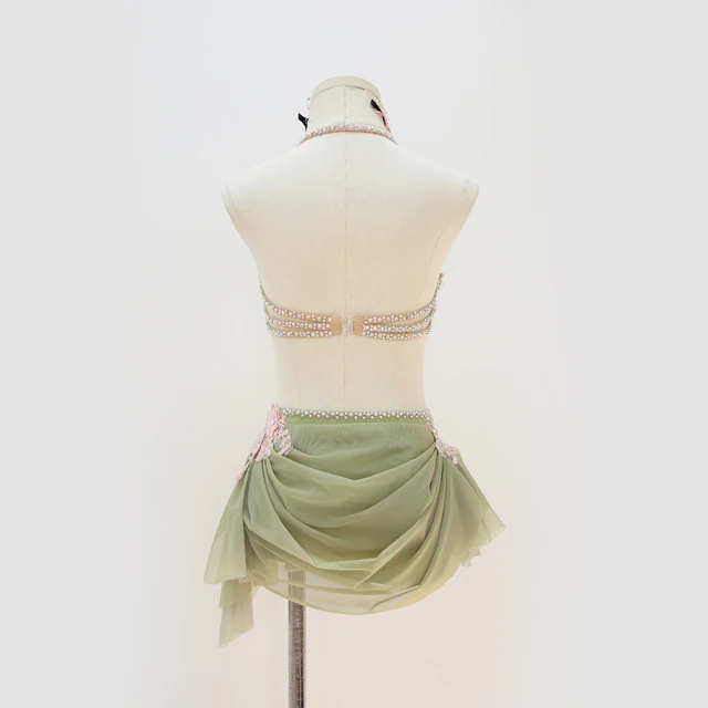 Traje de danza l&iacute;rica de 2 piezas con halter y diamantes de imitaci&oacute;n verde salvia | G003