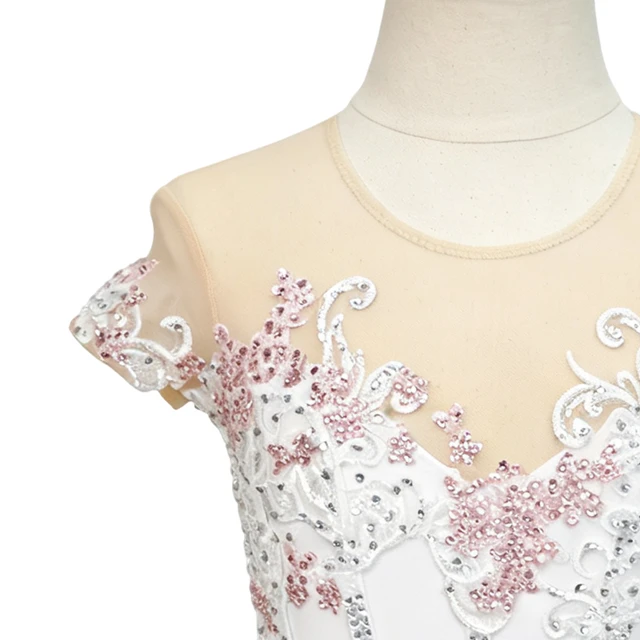 Vestido de baile l&iacute;rico blanco con diamantes de imitaci&oacute;n de encaje rosa | G030