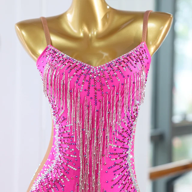 Vestido de baile latino con flecos y diamantes de imitaci&oacute;n de color rosa intenso | LD001