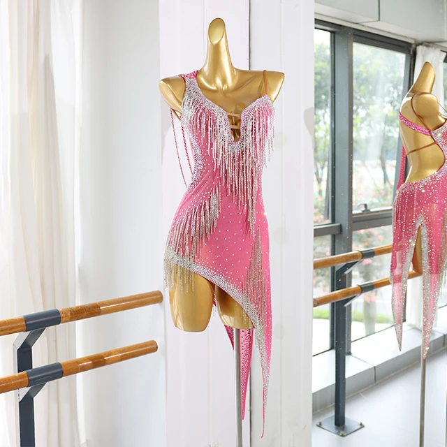 Vestido de baile latino con flecos rosas y diamantes de imitaci&oacute;n | LD005