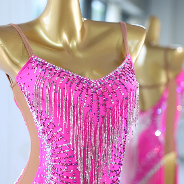 Vestido de baile latino con flecos y diamantes de imitaci&oacute;n de color rosa intenso | LD001