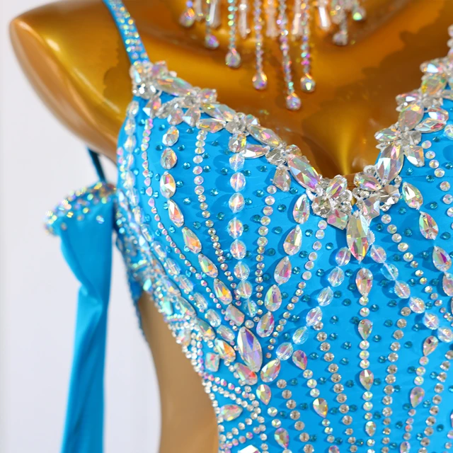 Diamantes de imitaci&oacute;n azul cielo est&aacute;ndar latino y latino Vestido de baile de sal&oacute;n | LD018